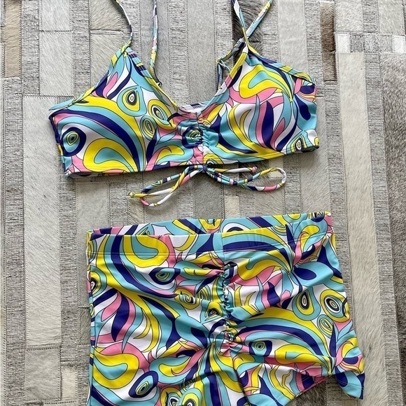Beautiful! 3 Piece Abstract Swimwear - Picture 3 of 5